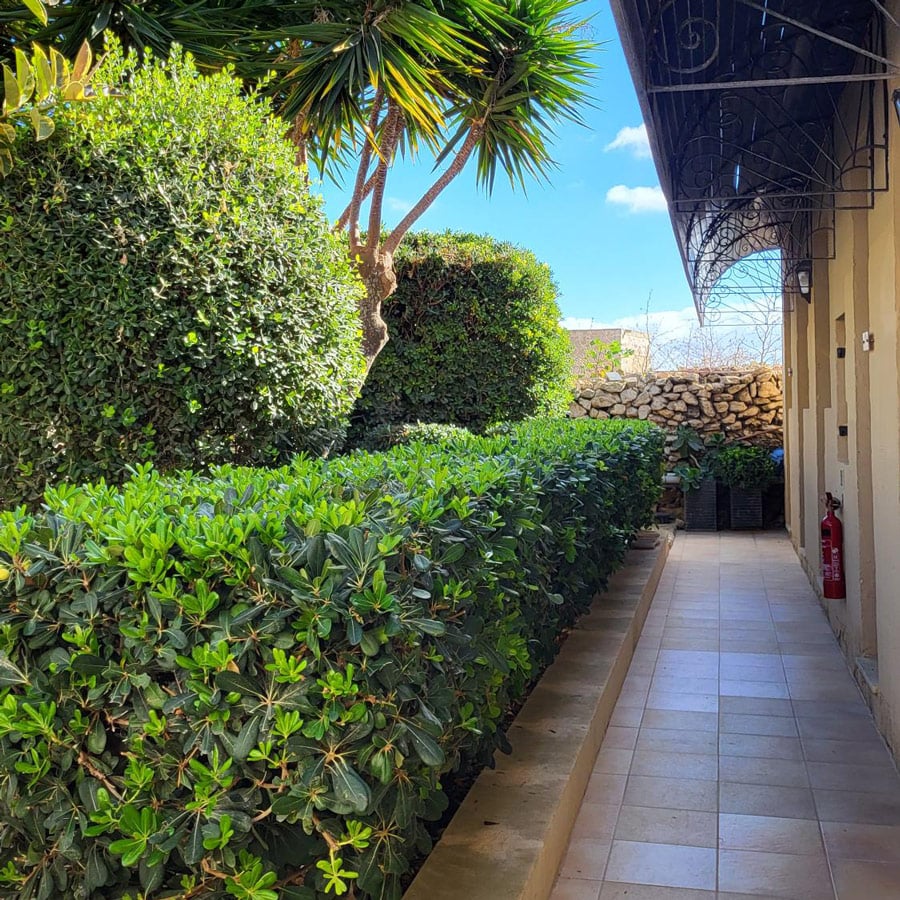 BELS-Gozo-Eingang-Schulzimmer